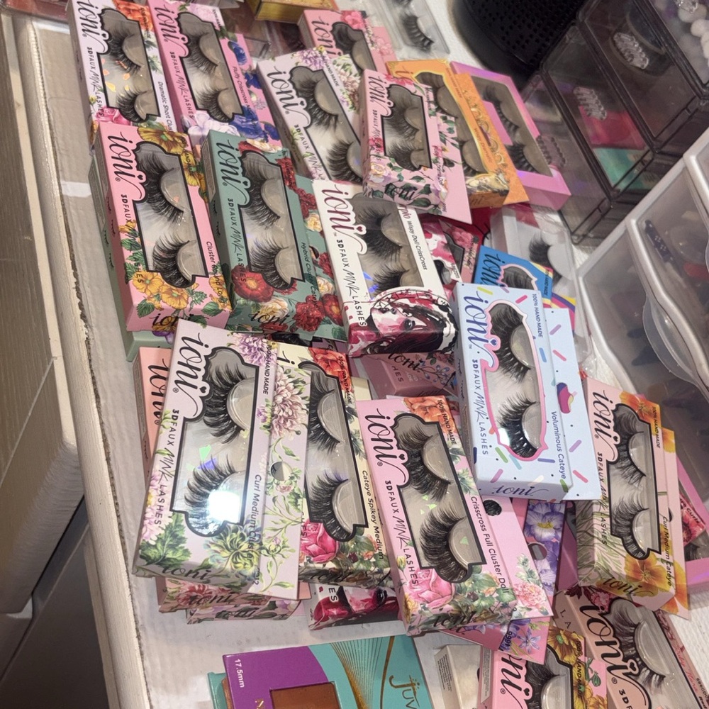Assorted Eyelash Collection - Picture 3 of 8